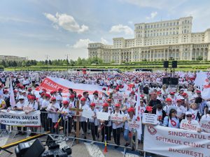 „Am fost eroi, acum suntem jos”: Mii de angajați din sănătate au protestat față de noua lege a salarizării 6 - Starea de sanatate 713783929 1482366510598119 7864695647132799122 n - Starea de sanatate